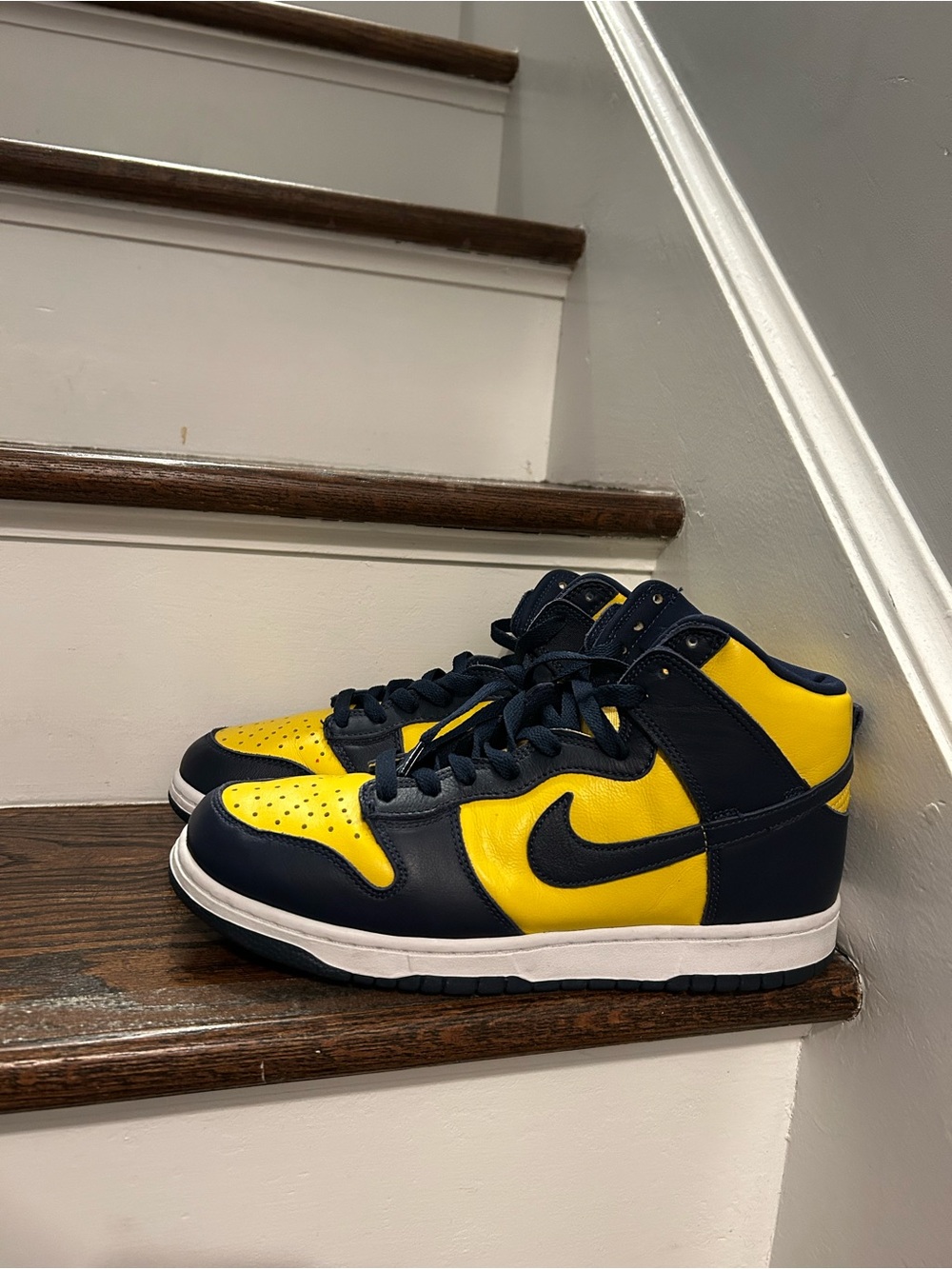High-Top dunk in Navy and Yellow Michigan